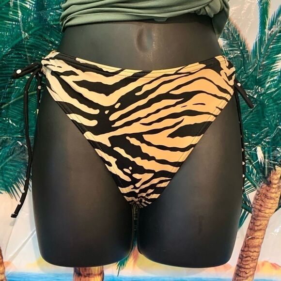 Victoria’s Secret Bikini Bottoms - Picture 4 of 14